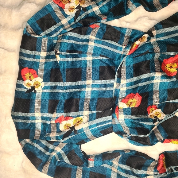 Diane Von Furstenberg silk Wrap Blouse with Notched Collar - Picture 11 of 15